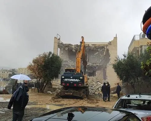 بلدية الاحتلال تجبر مقدسيا على هدم منزله في جبل المكبر